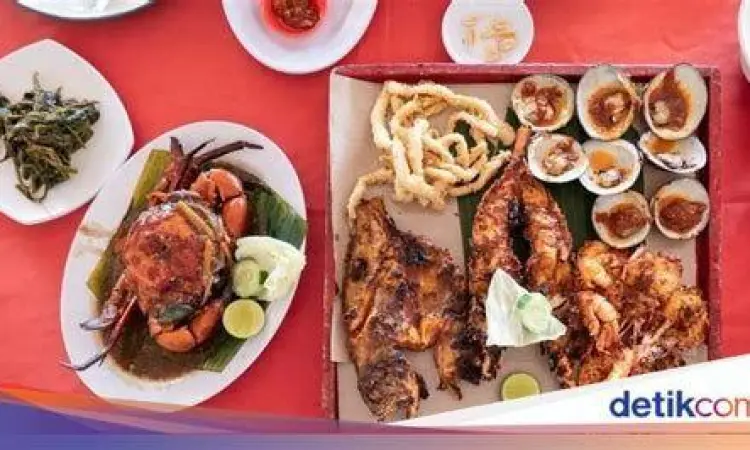 Seafood Segar Muara Karang Deretan ikan segar di pasar muara karang