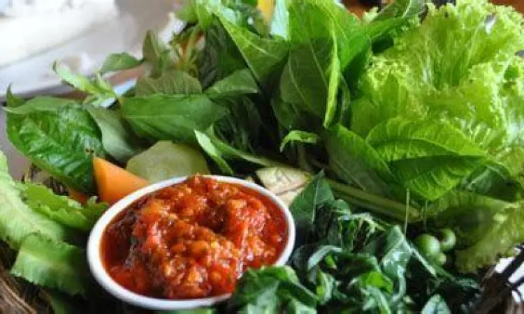 Lalapan Segar lalapan pendamping ayam geprek