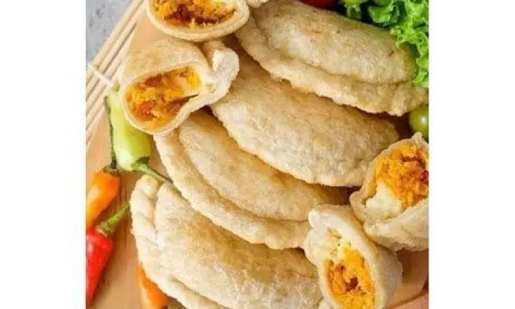Cireng ayam suwir goreng yang renyah dan tidak berminyak