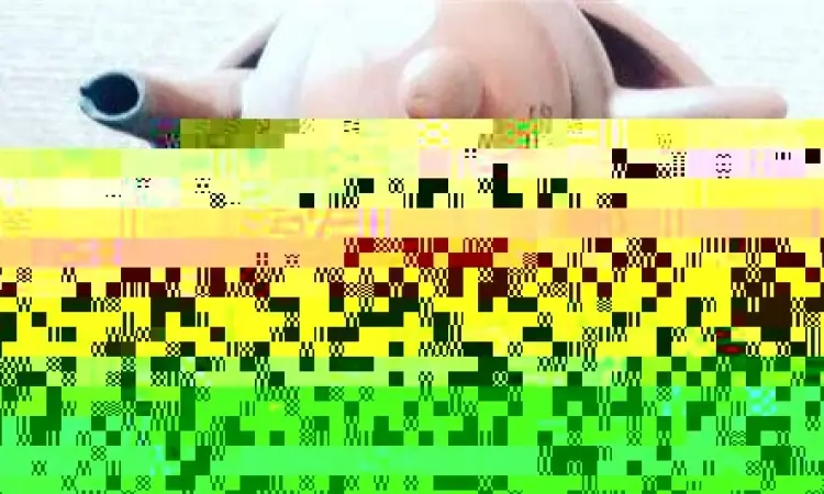 Sajian teh poci gula batu sebagai pendamping bakmi jawa