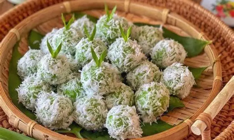 Filosofi Kue Klepon Proses pembuatan kue klepon dengan gula merah