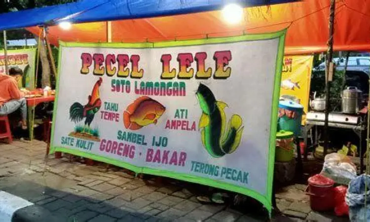 Warung Tenda Pecel Lele Suasana warung tenda pecel lele malam hari