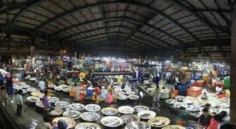 Seafood Segar Muara Karang Pedagang seafood segar di Pasar Muara Karang