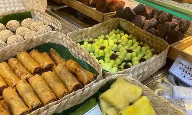 Berbagai pilihan kuliner di fresh market bintaro