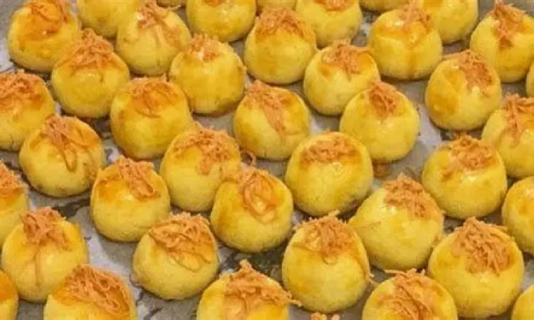 Nastar nanas dengan olesan kuning telur berkilau