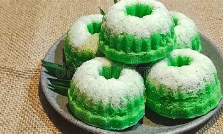 Kue putri ayu hijau pandan tradisional