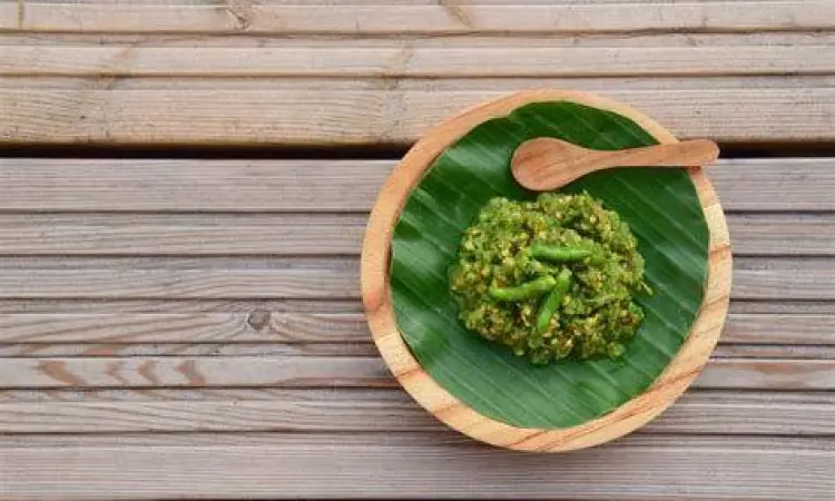 Proses menumis sambal hijau