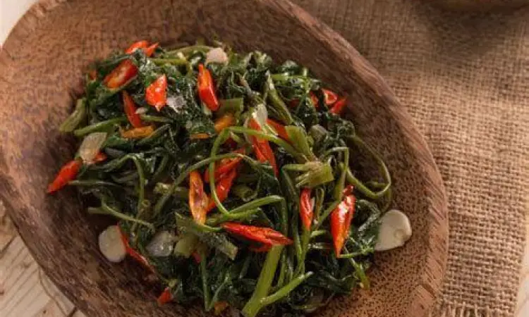 Hasil Akhir Cah Kangkung Sajian akhir cah kangkung yang tetap hijau