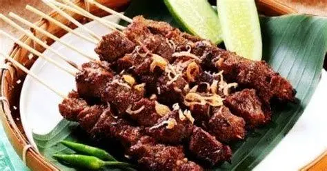 Marinasi Daging Sate Proses marinasi daging sapi dengan bumbu