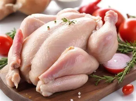 Memilih Daging Ayam Segar Daging ayam segar di pasar tradisional