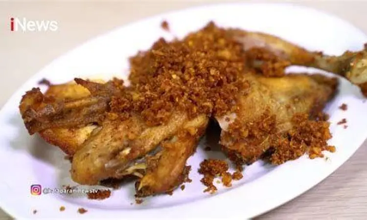 Sajian Ayam Goreng Buni Ayam Goreng Buni porsi lengkap dengan nasi dan lalapan
