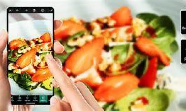 Proses editing foto makanan di aplikasi mobile