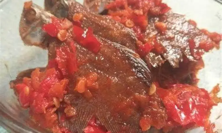 Sajian ikan asin sepat balado pedas manis
