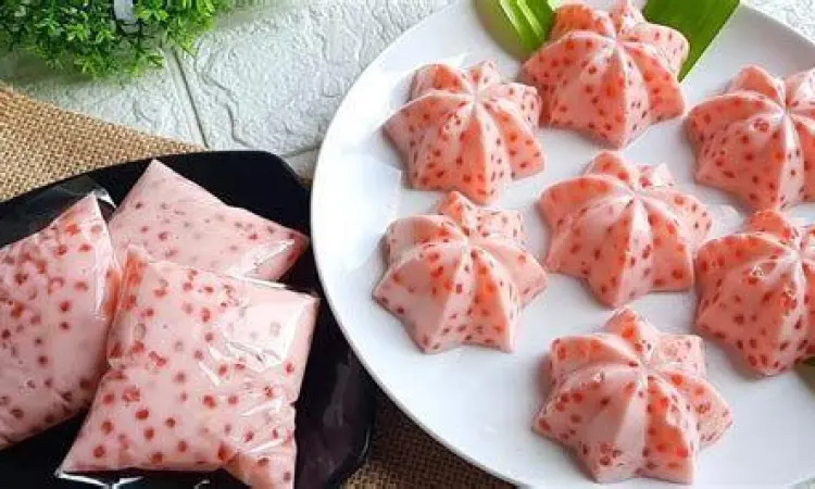 Kue cantik manis dalam kemasan plastik