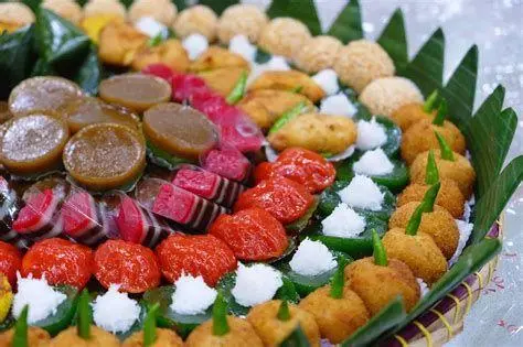 Saran Penyajian Kue Penyajian kue cantik manis di piring saji