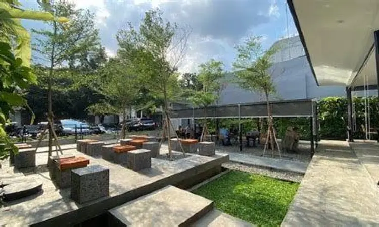 Outdoor Dining Jaksel Kafe outdoor dengan suasana hijau di Jakarta Selatan