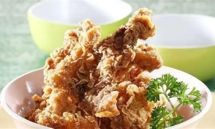 Penyajian Kulit Ayam Crispy Penyajian kulit ayam dengan sambal bawang