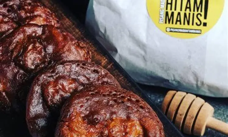 Pisang goreng madu dengan warna gelap karamel