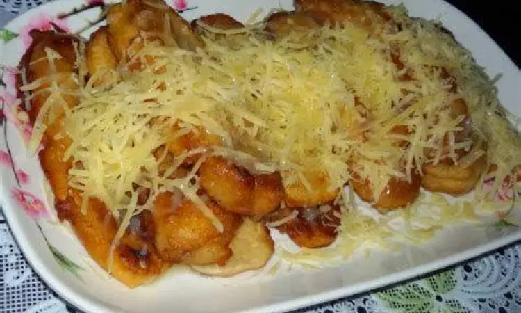 Pisang Goreng Topping Pisang goreng dengan topping keju dan susu kental manis