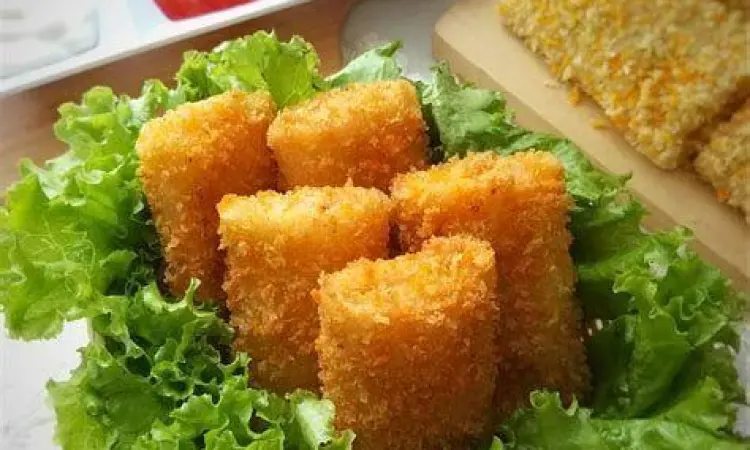 Gambar risol mayo dengan plating mewah di atas piring keramik