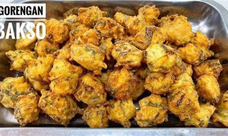 Berbagai jenis gorengan untuk bakso malang