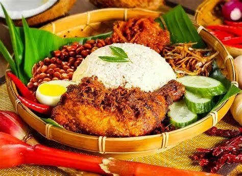 Nasi Lemak Ayam Berempah Nasi lemak dengan ayam goreng berempah