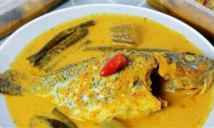 Gulai Ikan Padang Sajian gulai ikan kakap khas Padang
