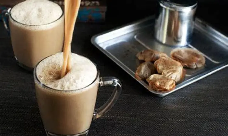 Teh Tarik Aceh Segelas teh tarik hangat sebagai pendamping mie aceh