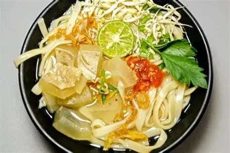 Mie Kocok Bandung Spesial Mie kocok terdekat dengan potongan kikil sapi melimpah