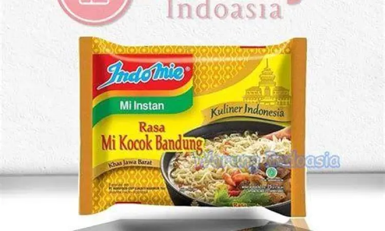 Suasana warung mie kocok terdekat yang ramai pelanggan