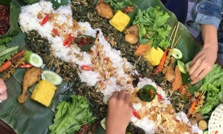 Sejarah Nasi Liwet Ilustrasi sejarah kuliner nasi liwet di Indonesia