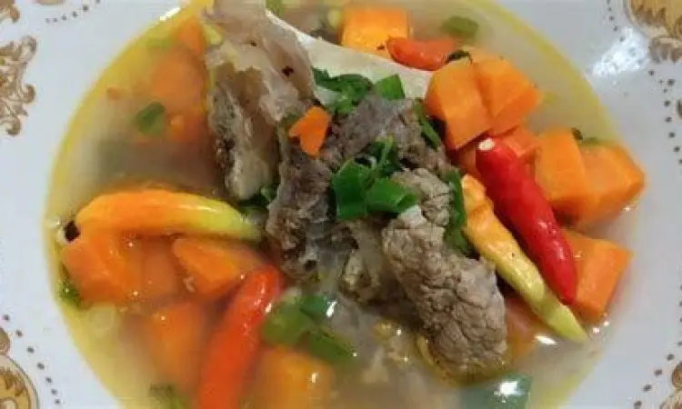 Kuah Sop Janda Pedas Detail kuah sop janda dengan cabai rawit hijau