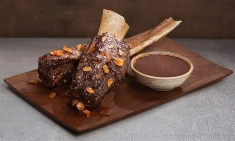 Proses pembakaran iga sapi di atas arang