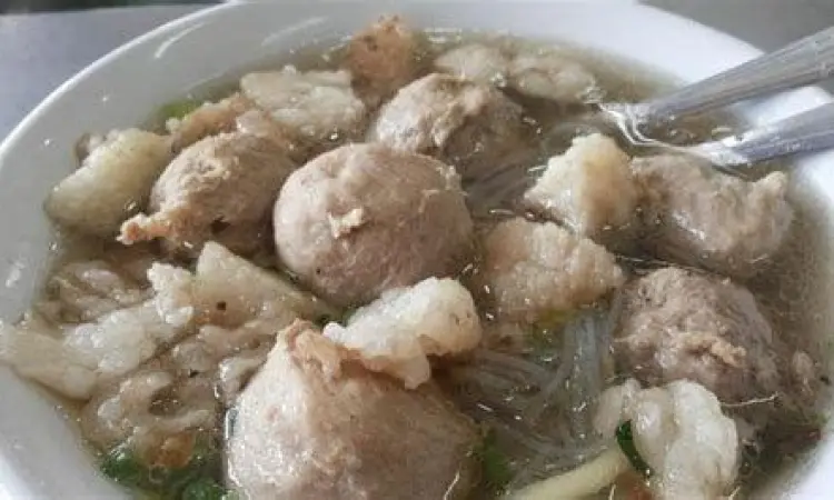bakso tetelan sapi dengan kuah bening