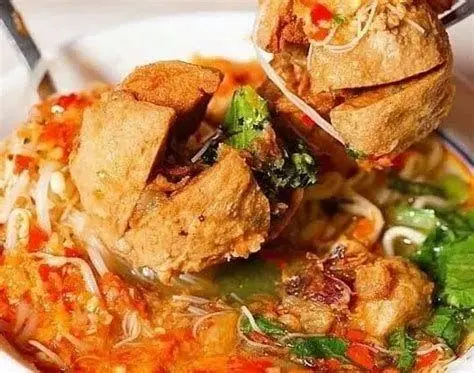 Warung Bakso Favorit suasana warung bakso tetelan yang ramai