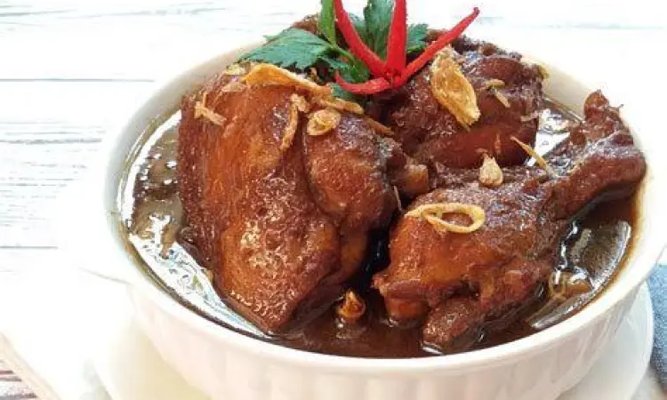 Bumbu Halus Tradisional Bumbu halus semur ayam di cobek