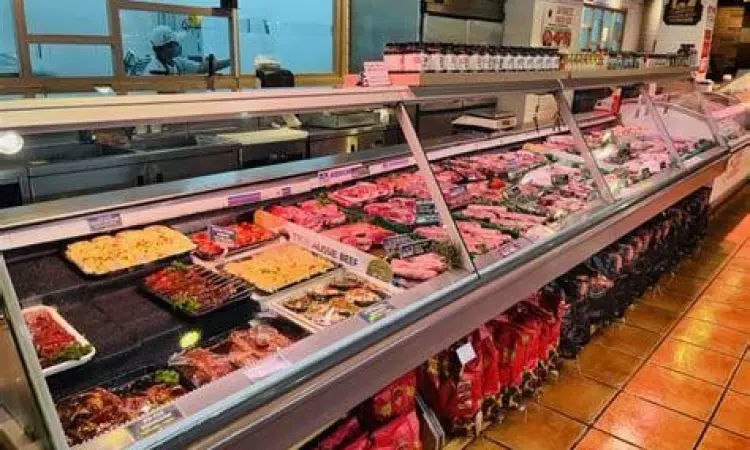 Interior Indoguna Meat Shop Suasana dalam toko Indoguna Meat Shop yang modern