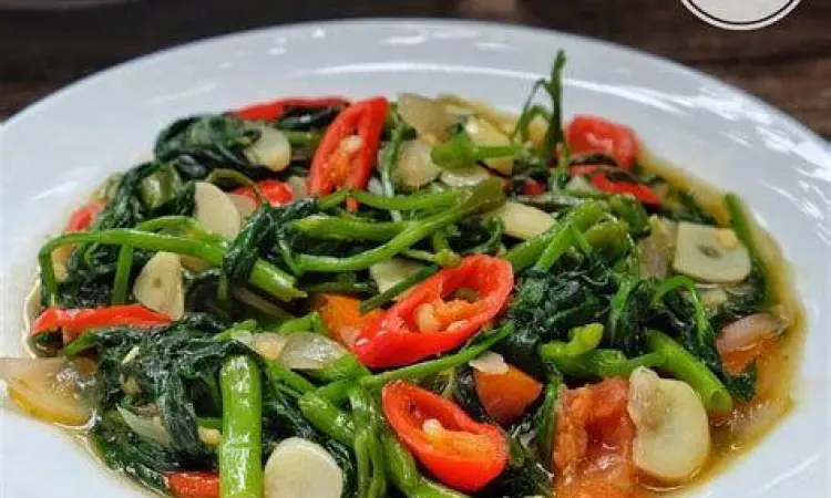 Cah Kangkung Siap Hidang Sajian cah kangkung matang di piring