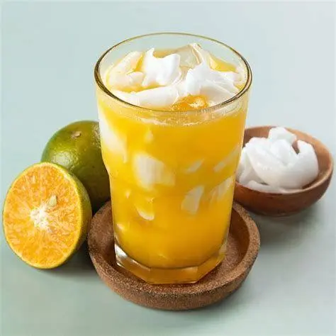 Minuman Segar Warung Lela Es kelapa jeruk segar pendamping mie ayam