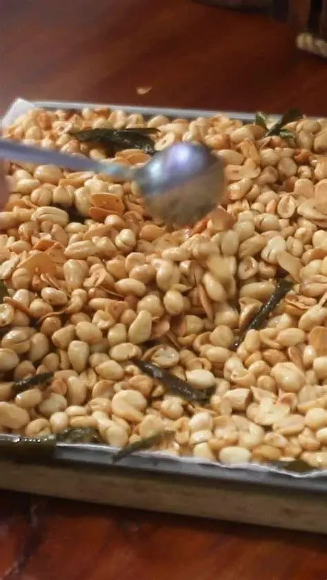 Teknik Marinasi Kacang Proses perendaman kacang tanah dalam larutan bumbu santan