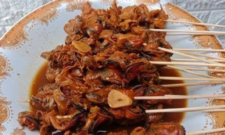 Lauk Pendamping Soto Kudus Sate kerang sebagai pendamping soto kudus