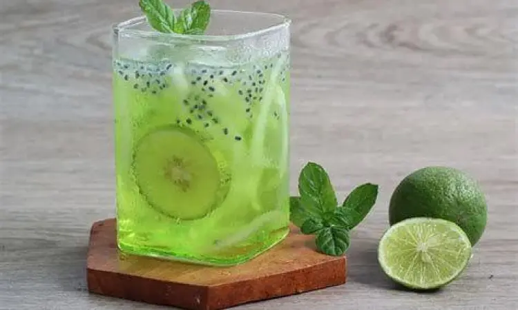 Es Kuwut Bali Tradisional Penyajian es kuwut bali di gelas tradisional