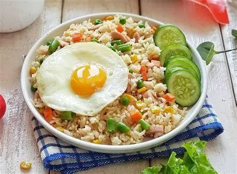 Nasi Goreng Sehat Nasi goreng dengan banyak sayuran segar