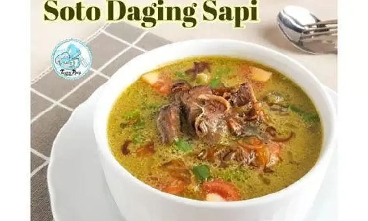 Bahan pelengkap soto seperti tauge, seledri, dan jeruk nipis