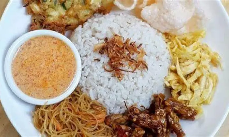 Nasi Uduk Jakarta Nasi Uduk Betawi dengan lauk pauk lengkap