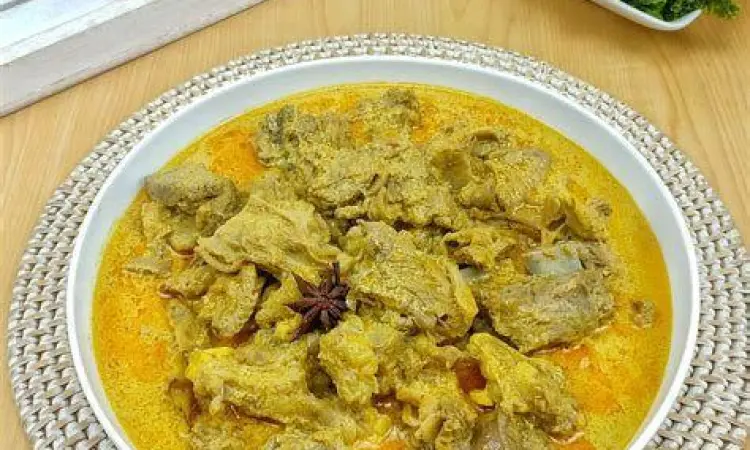 Gule Kambing Spesial Gule kambing dengan taburan bawang goreng