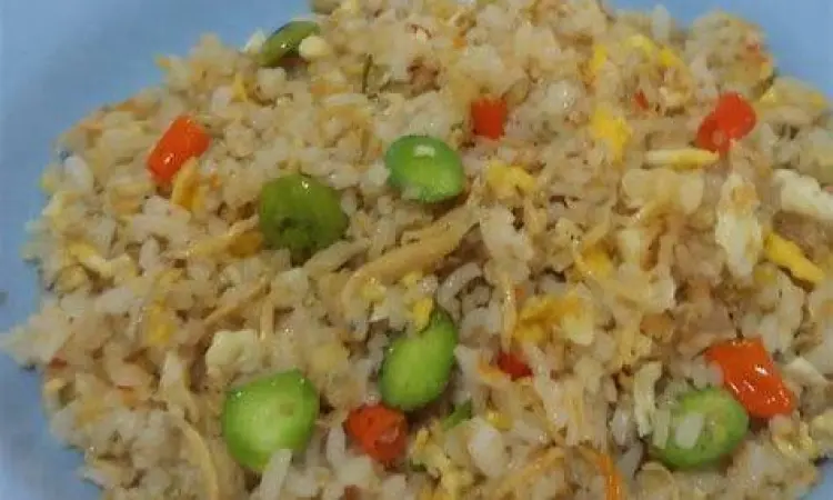 Variasi Nasi Goreng Pete Teri Nasi goreng pete dengan taburan teri medan