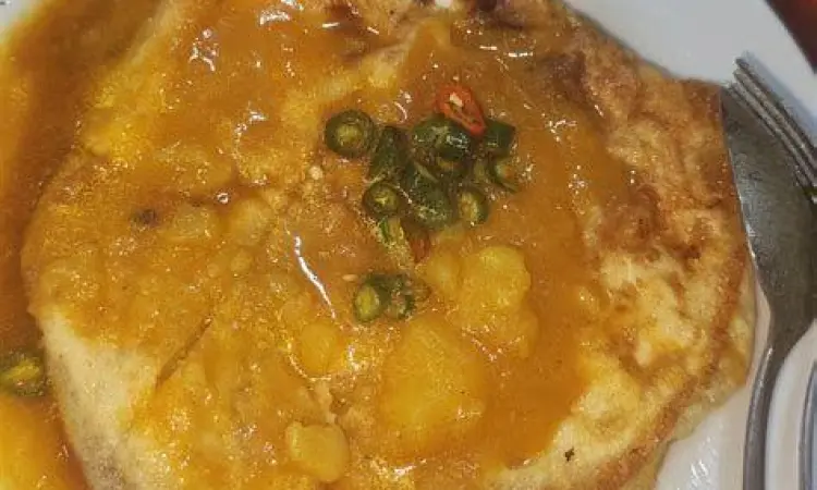 Kuah kari kental martabak har dengan potongan kentang