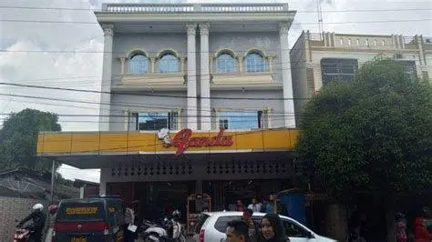 Toko Roti Ganda Siantar Toko Roti Ganda di Pematangsiantar yang selalu ramai pembeli