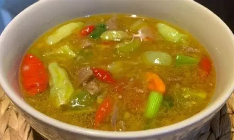 Sajian Garang Asem Daging Sajian akhir garang asem daging sapi di atas meja makan